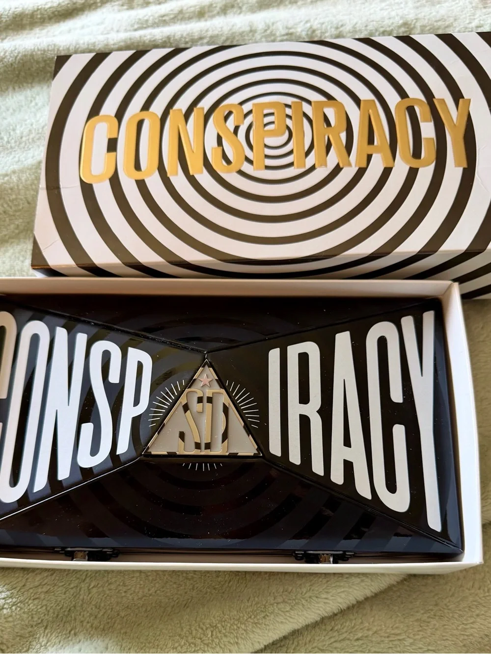 Jeffree Star x Shane Dawson Conspiracy Palette BNIB